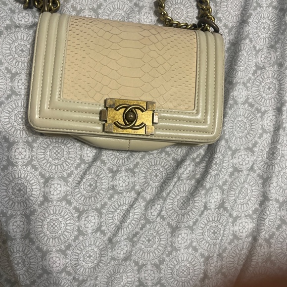 Chanel ivory rock chain small boy bag - Picture 3 of 10